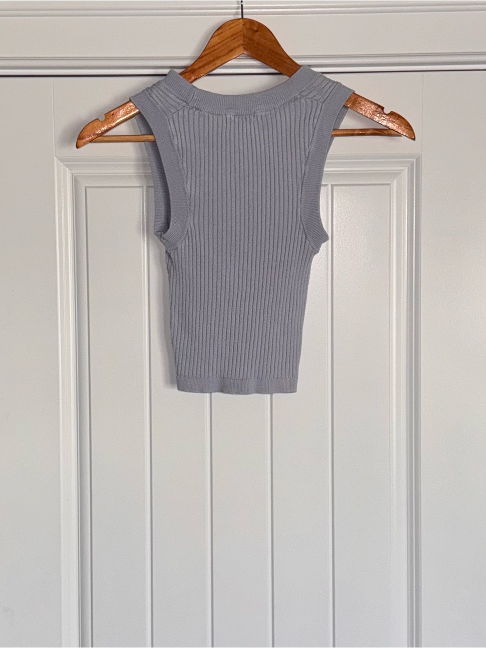 Ardene Ribbed Button-Front Crop Top - Light Gray - Picture 2 of 6